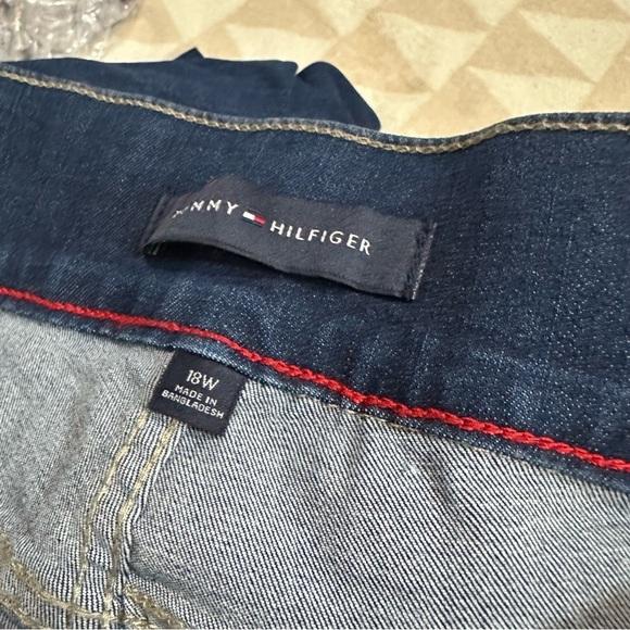 Tommy Hilfiger
Plus Size TH Flex Gramercy Pull-On Jeans - Picture 5 of 6